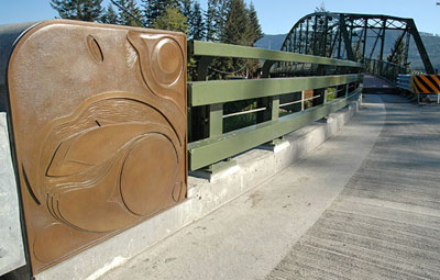 © Bruce Myers, Guardians, 2006, Bronze, Meadowbrook Bridge, King County Public Art Collection, Photo by YaM Studio © Bruce Myers, Guardians, 2006, Bronze, Meadowbrook Bridge, King County Public Art Collection, Photo by YaM Studio